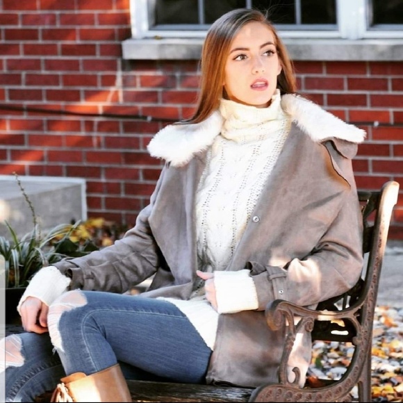 Gorgeous Olive Green Suede Coat - Picture 3 of 3